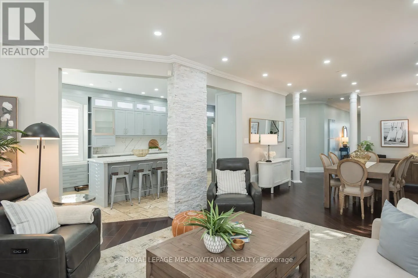 371 ALEXANDER CRESCENT