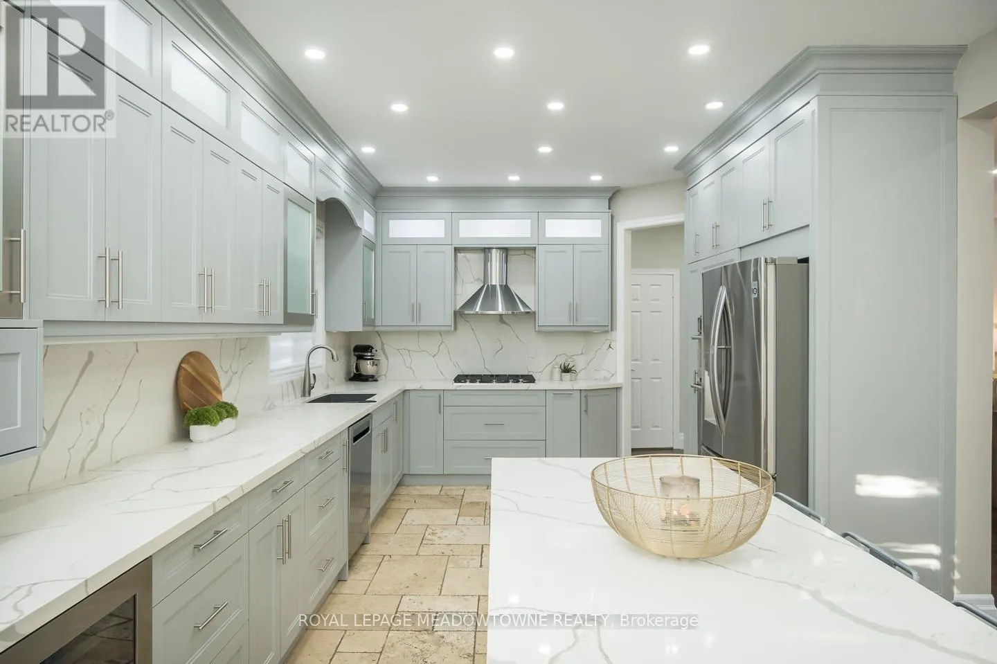 371 ALEXANDER CRESCENT