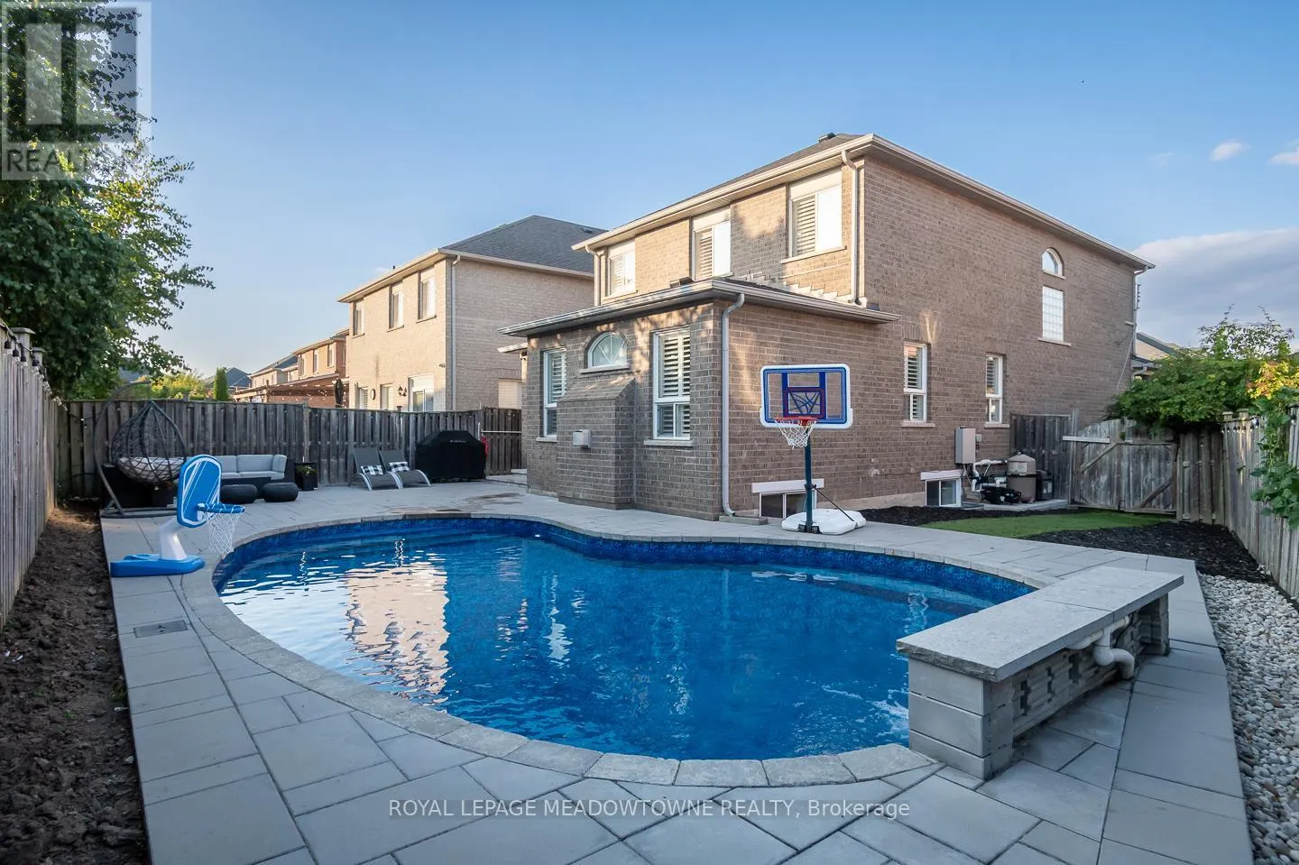 371 ALEXANDER CRESCENT
