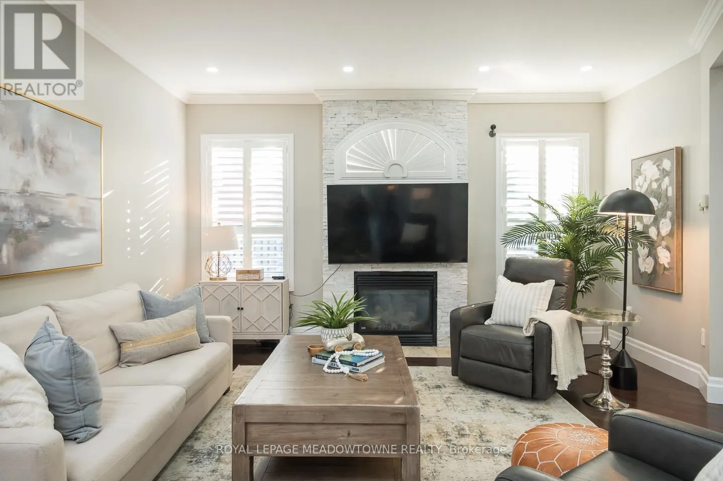 371 ALEXANDER CRESCENT