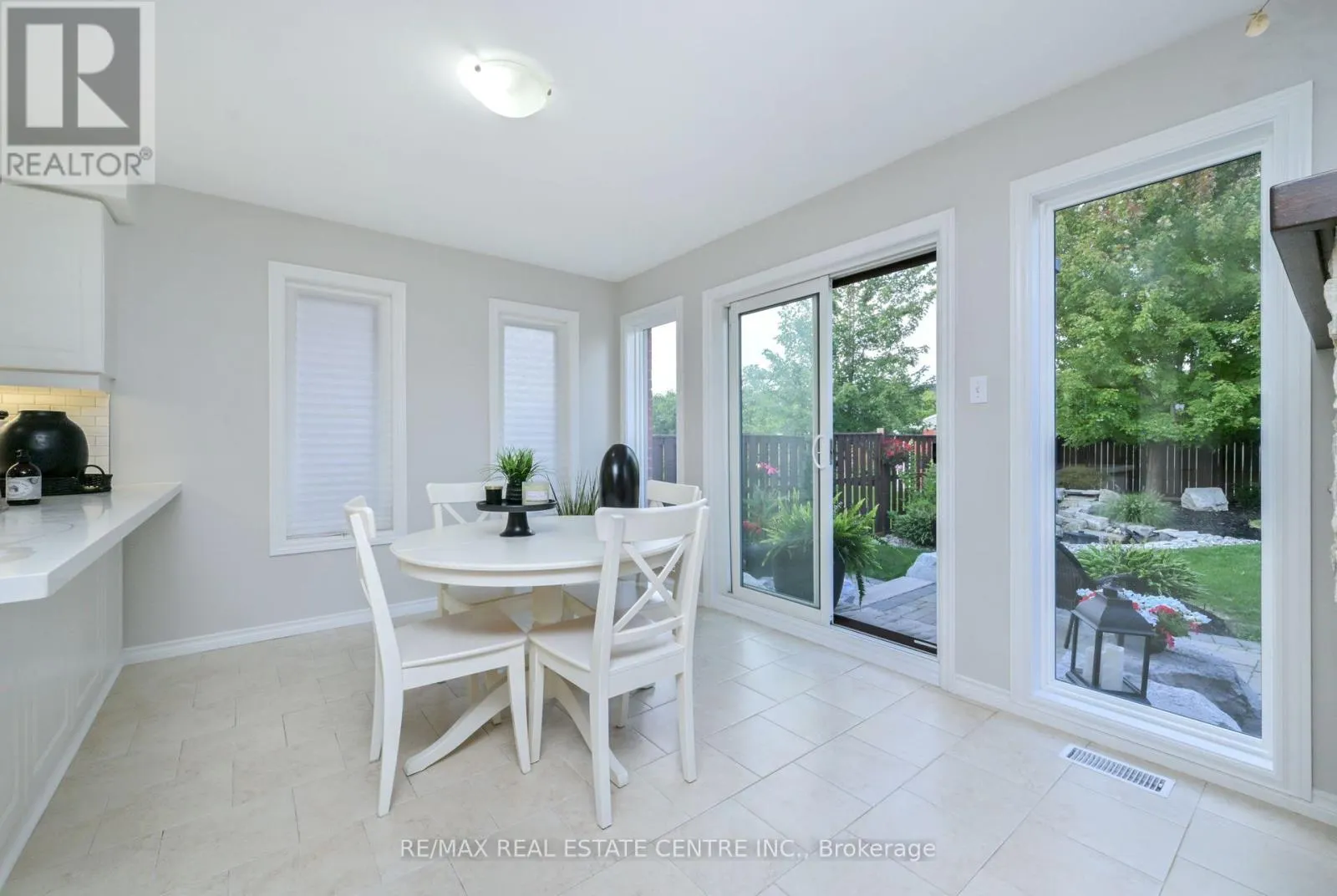 96 LAUCHLIN CRESCENT