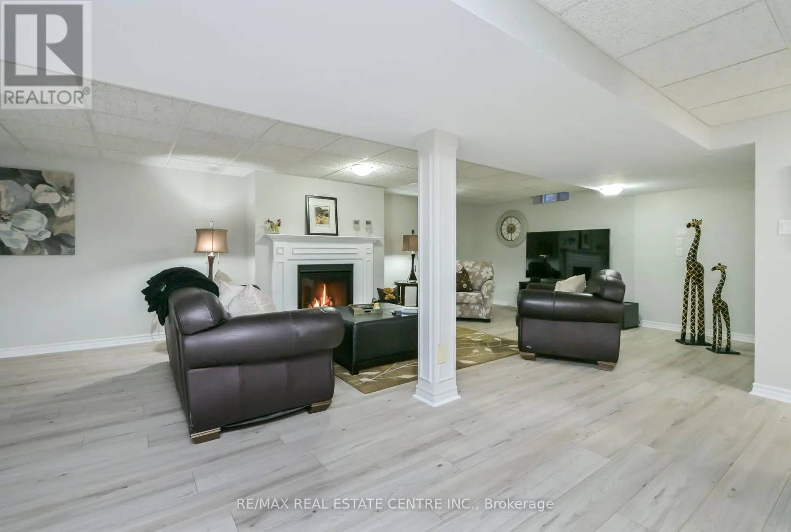 96 LAUCHLIN CRESCENT