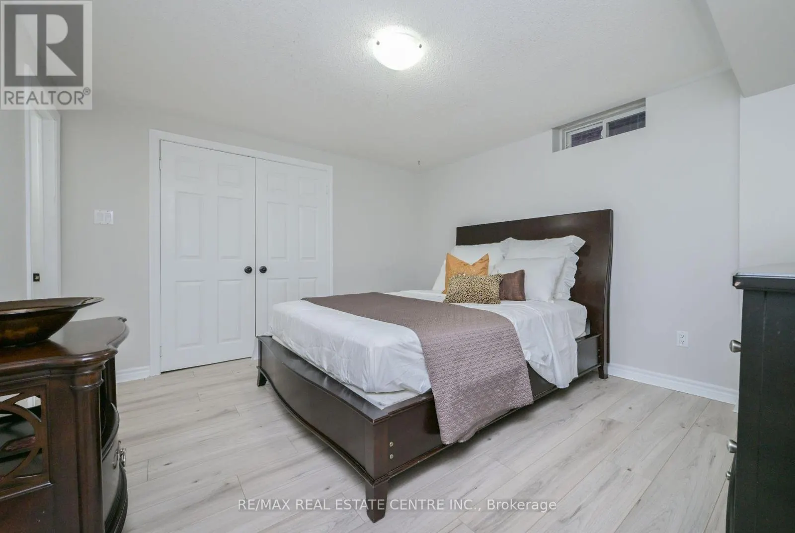 96 LAUCHLIN CRESCENT