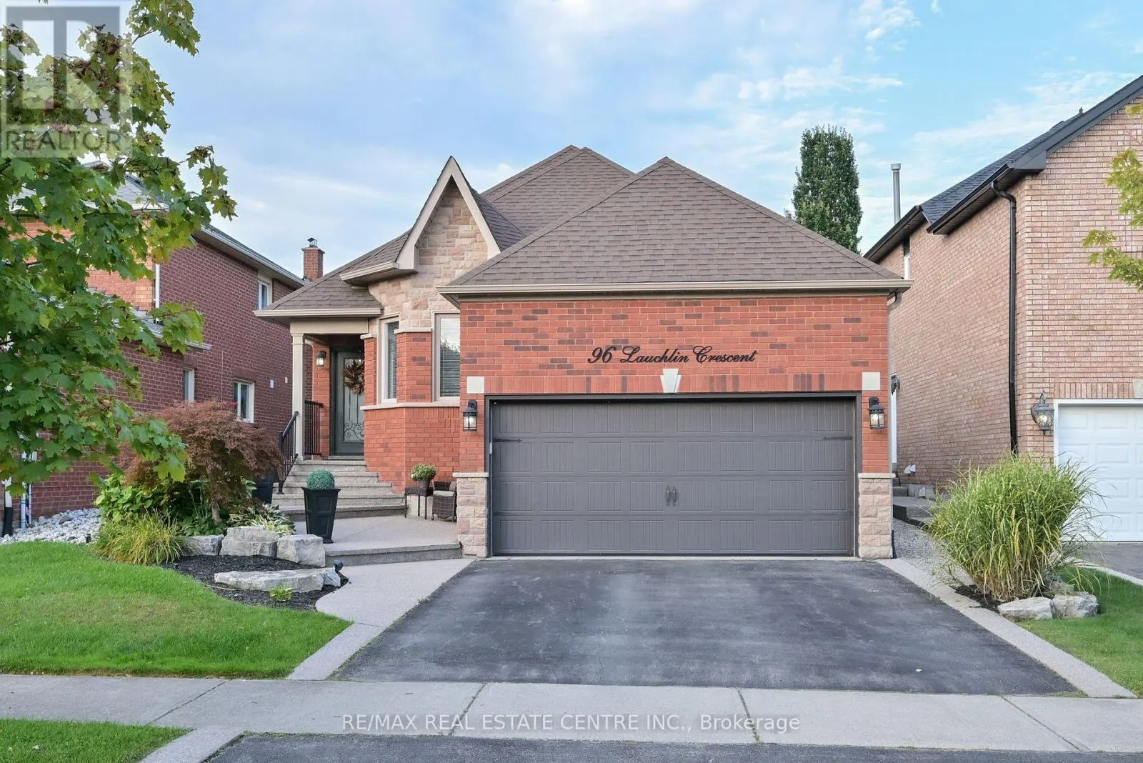 96 LAUCHLIN CRESCENT