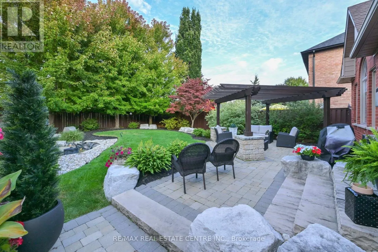 96 LAUCHLIN CRESCENT