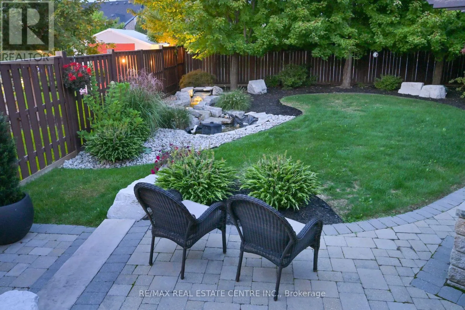 96 LAUCHLIN CRESCENT