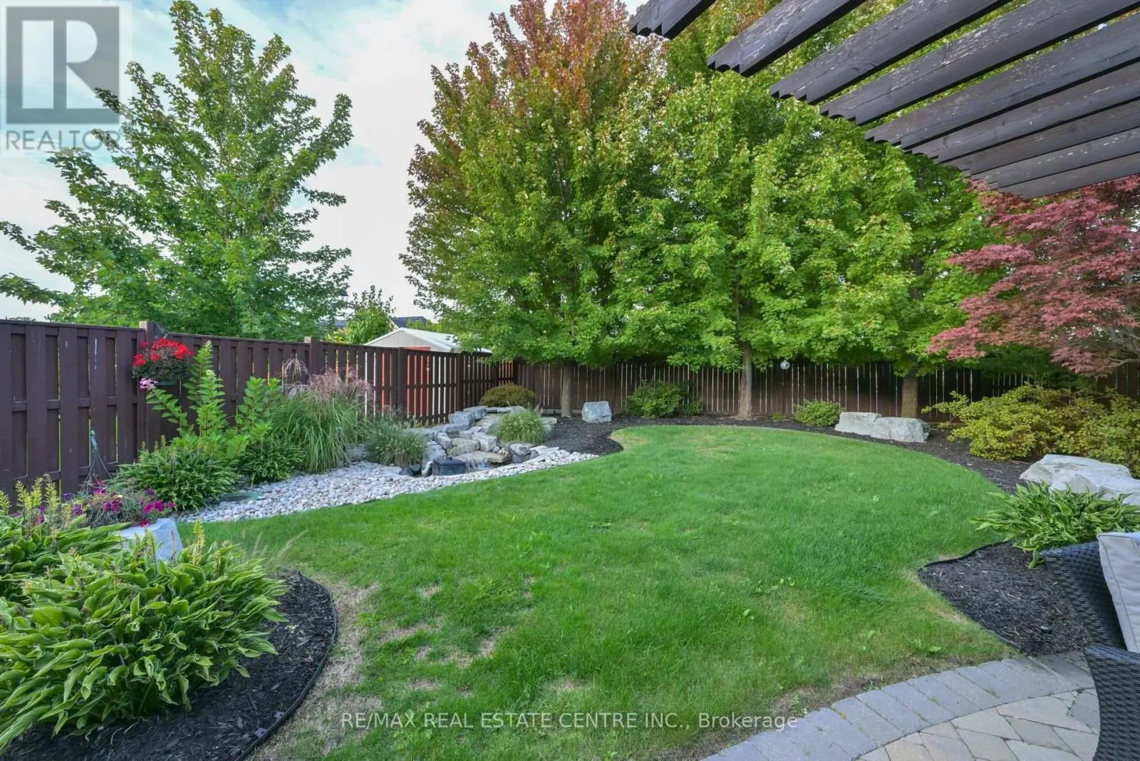 96 LAUCHLIN CRESCENT