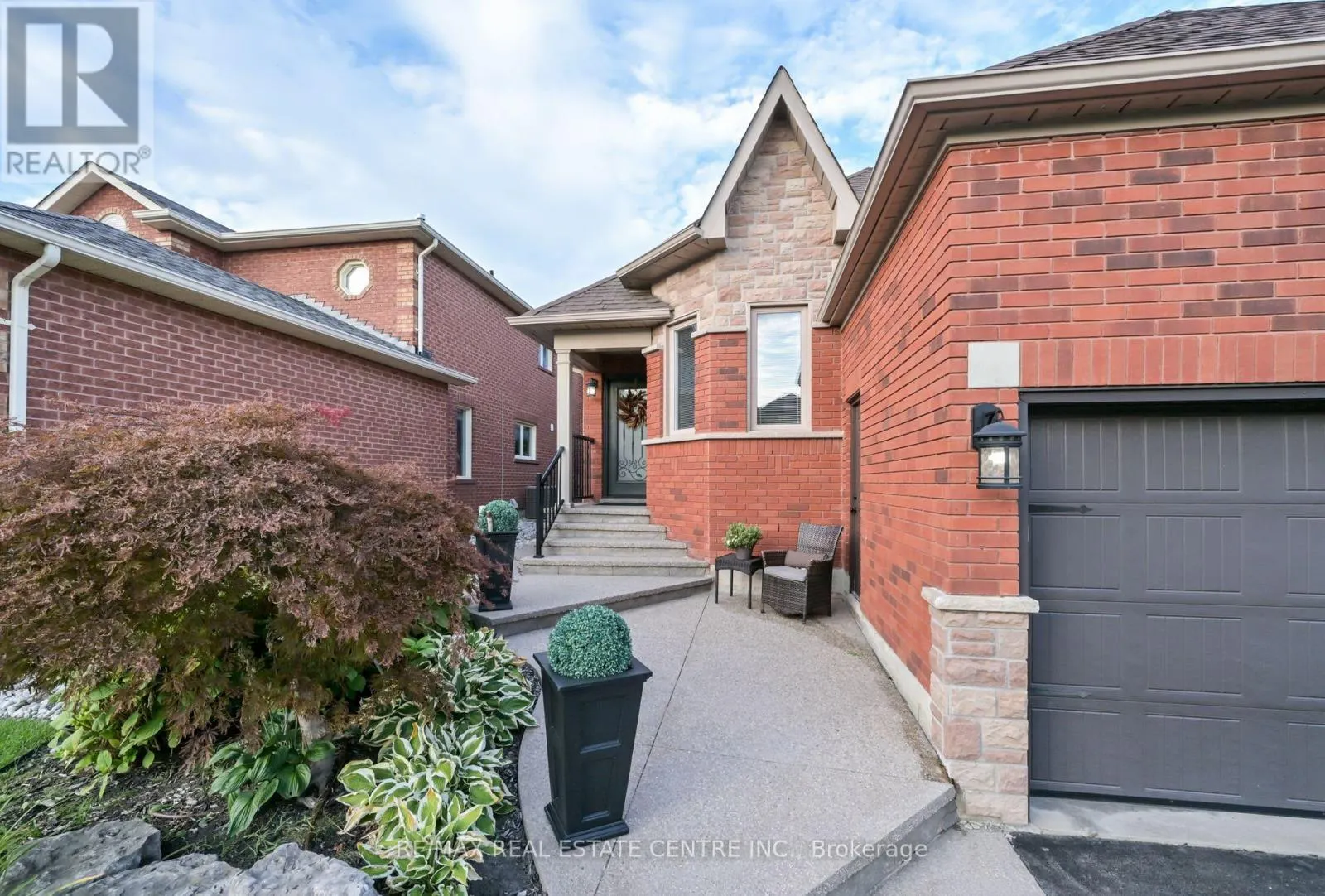 96 LAUCHLIN CRESCENT