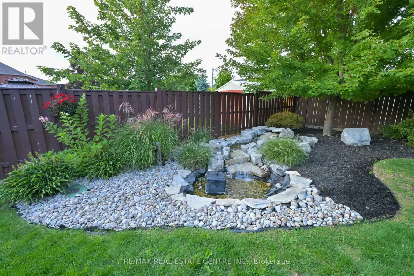 96 LAUCHLIN CRESCENT