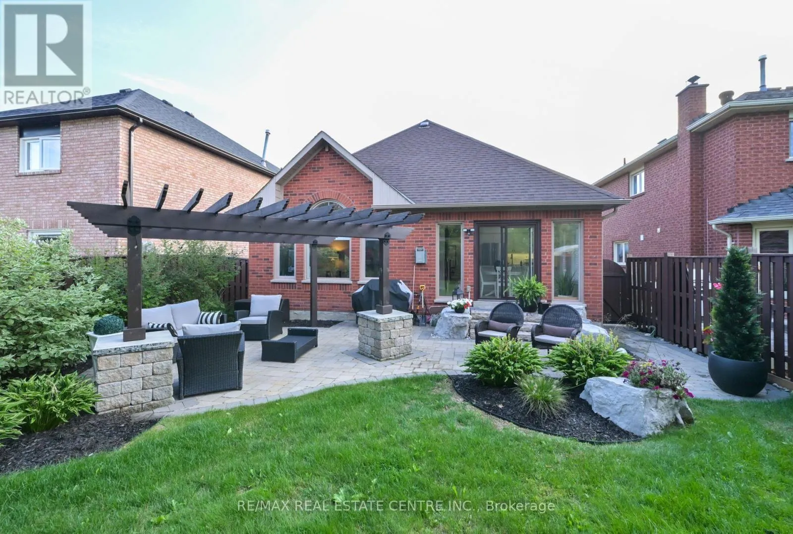 96 LAUCHLIN CRESCENT