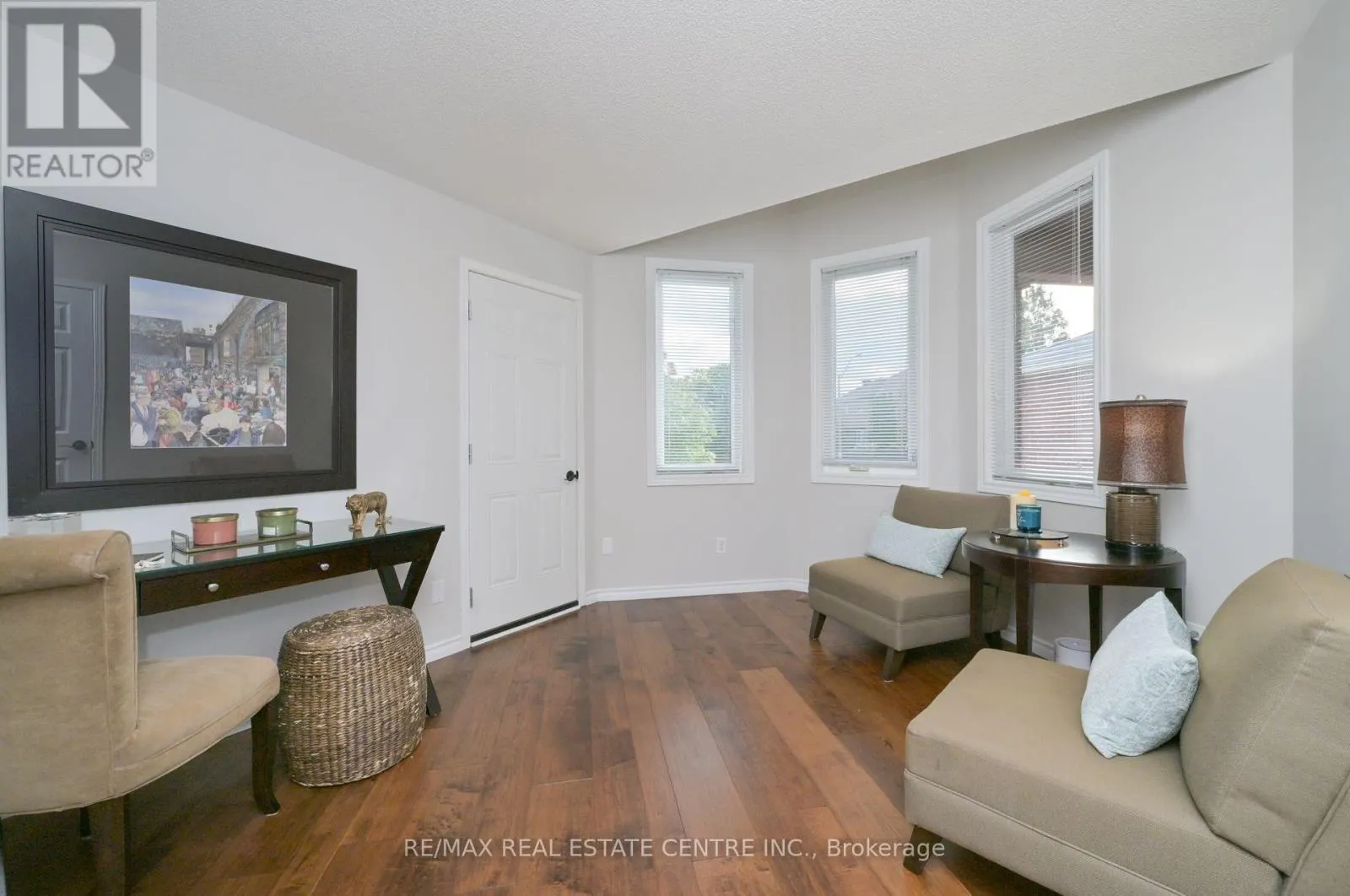 96 LAUCHLIN CRESCENT