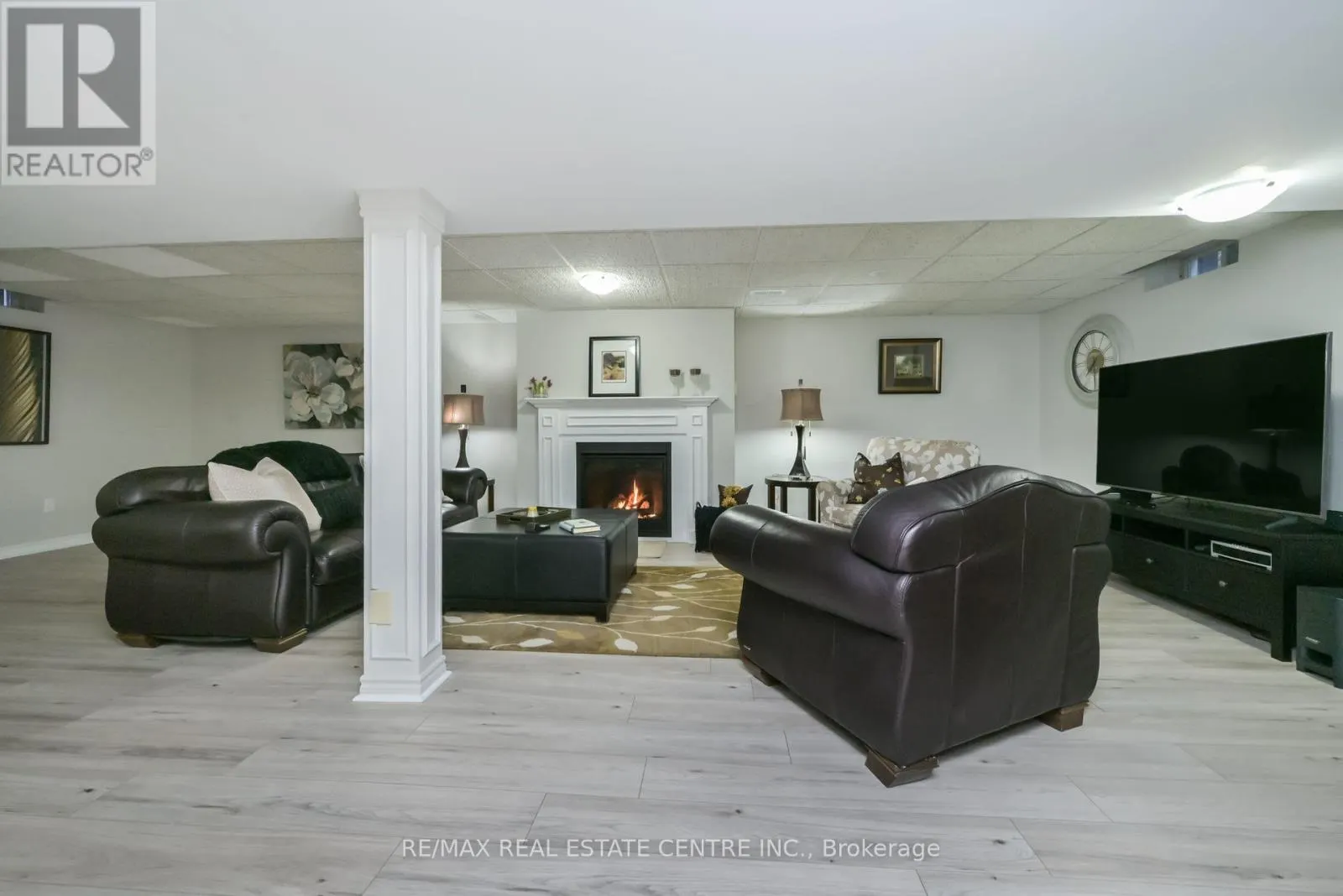 96 LAUCHLIN CRESCENT
