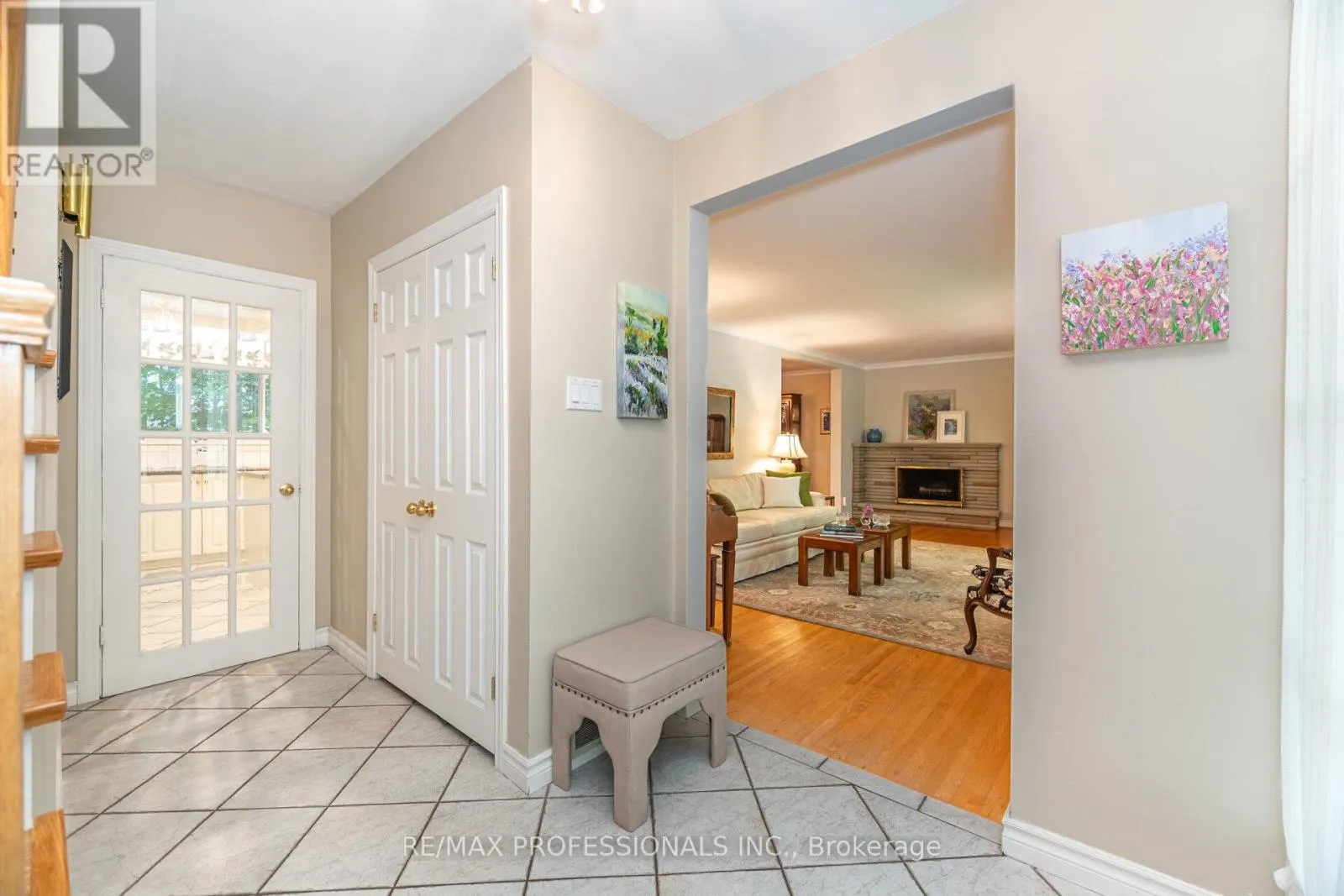 7 QUEENSBOROUGH CRESCENT