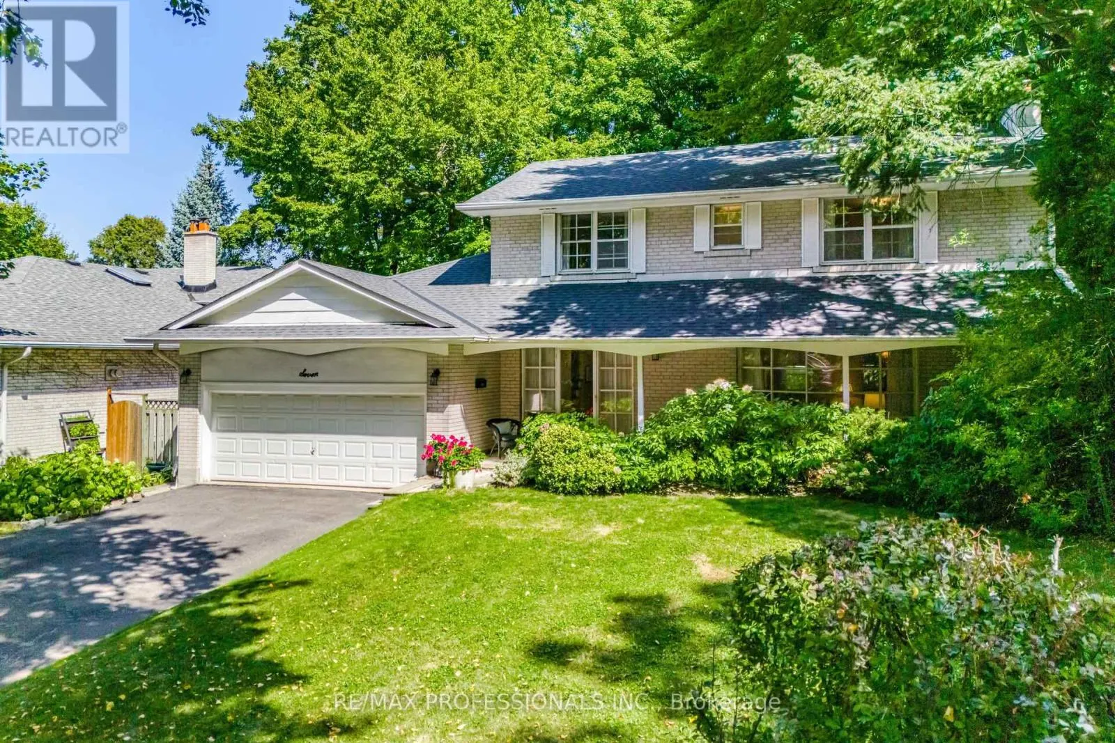 7 QUEENSBOROUGH CRESCENT