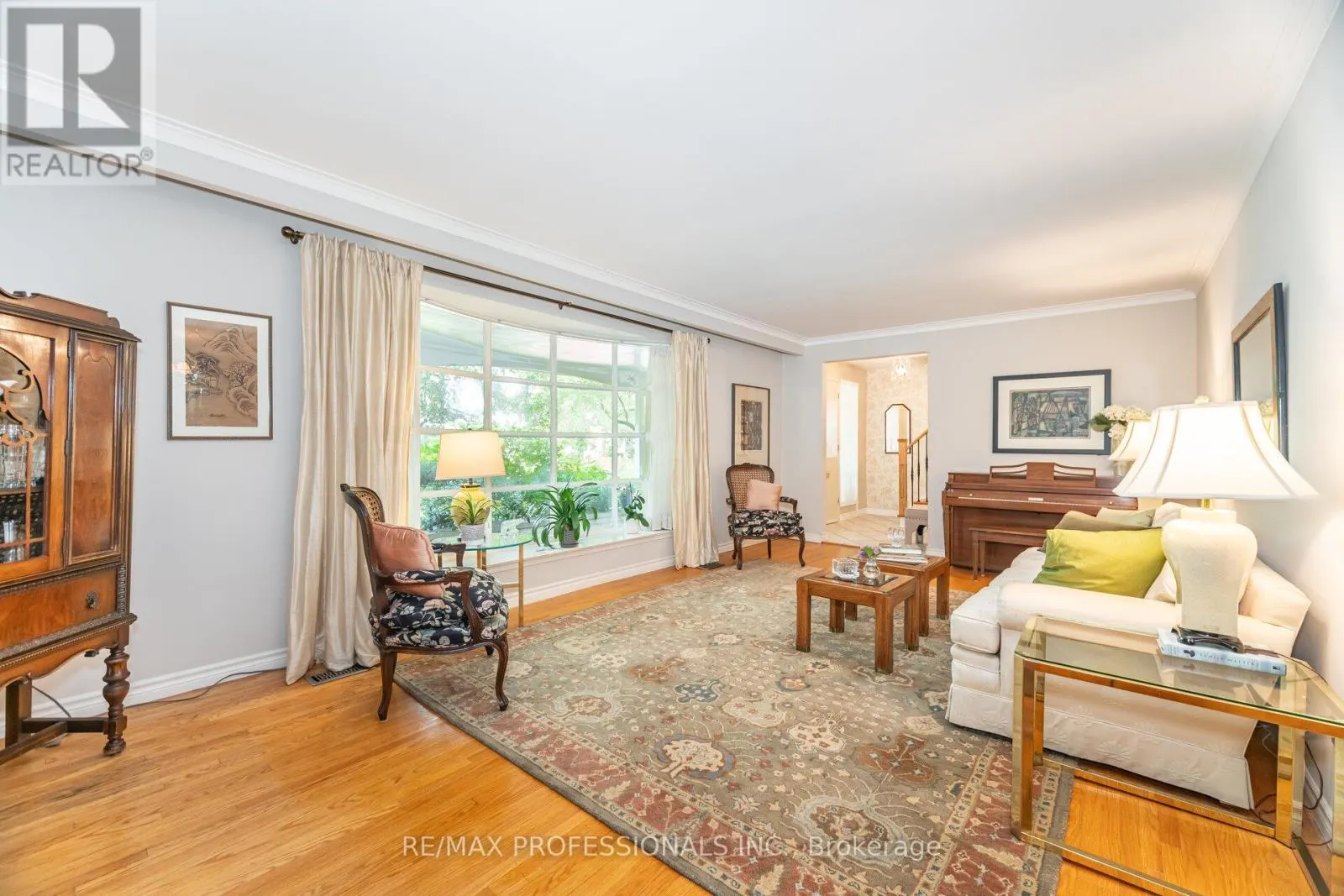 7 QUEENSBOROUGH CRESCENT