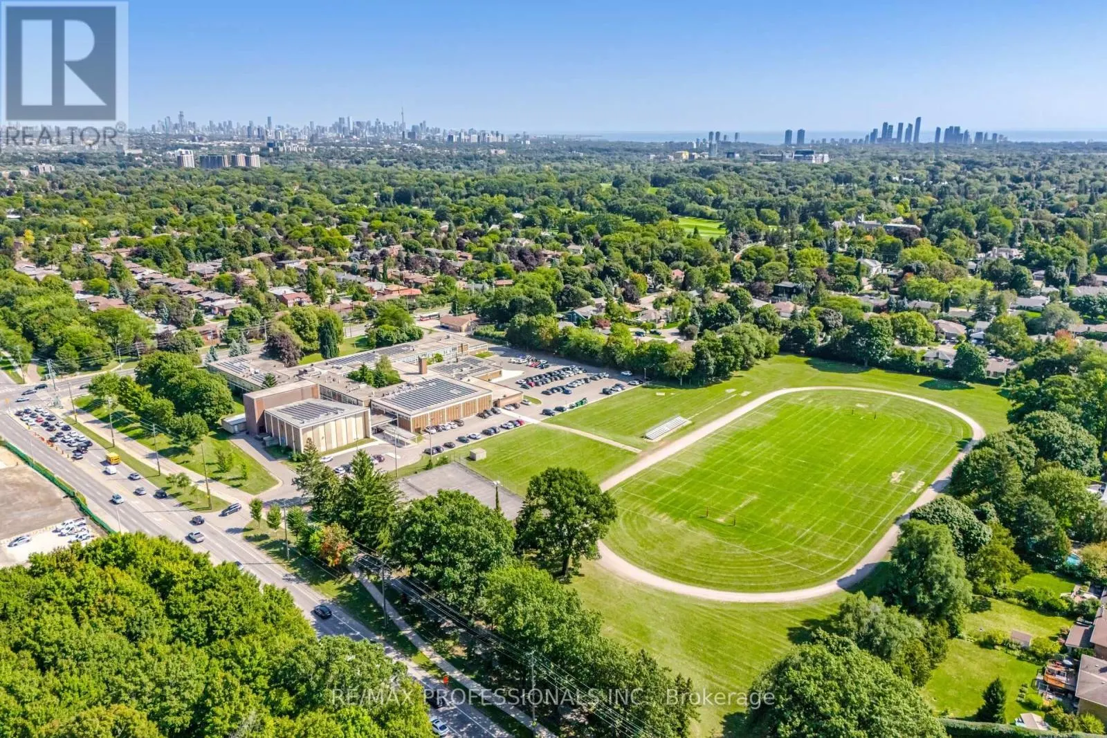 7 QUEENSBOROUGH CRESCENT
