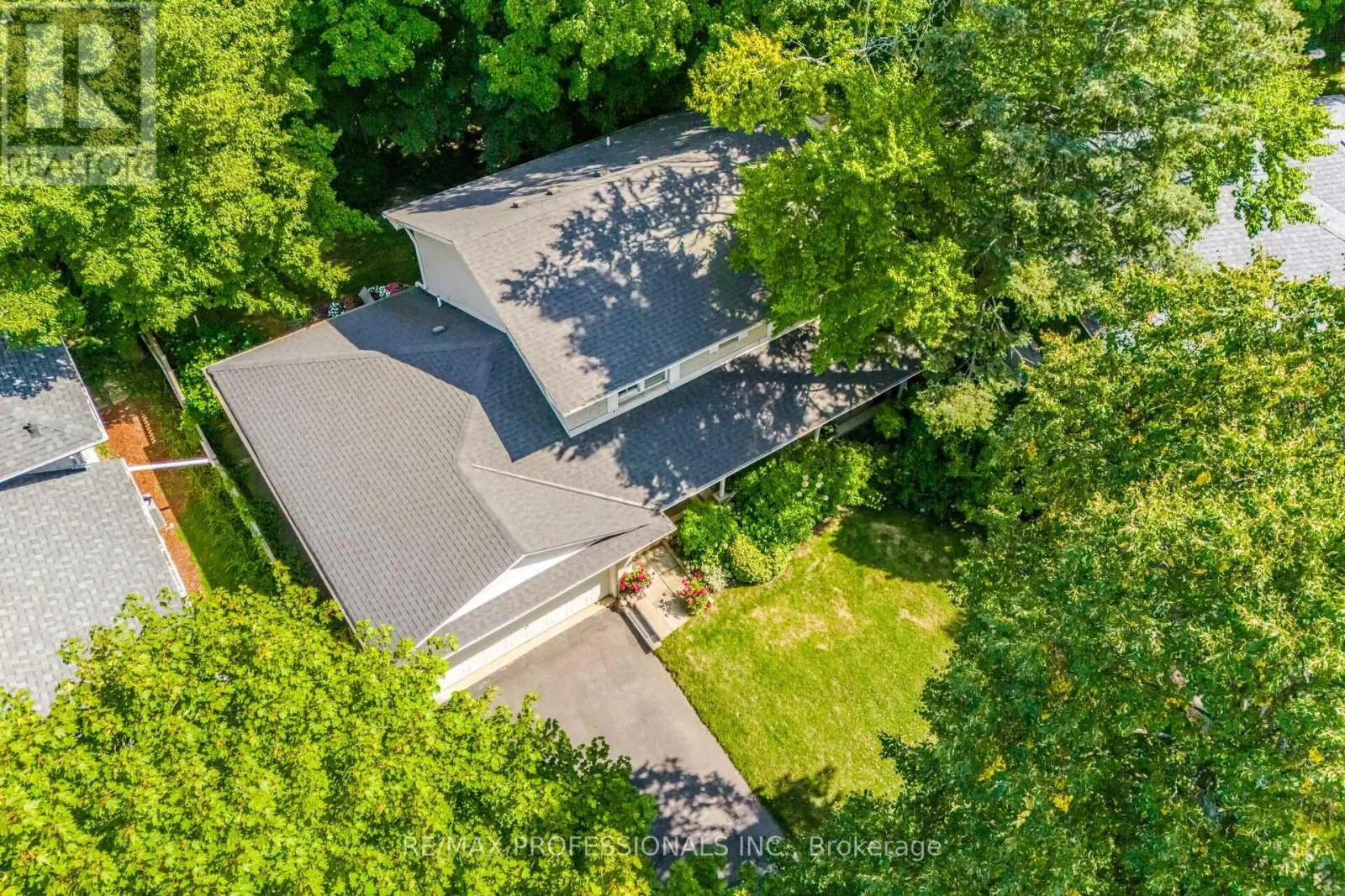7 QUEENSBOROUGH CRESCENT