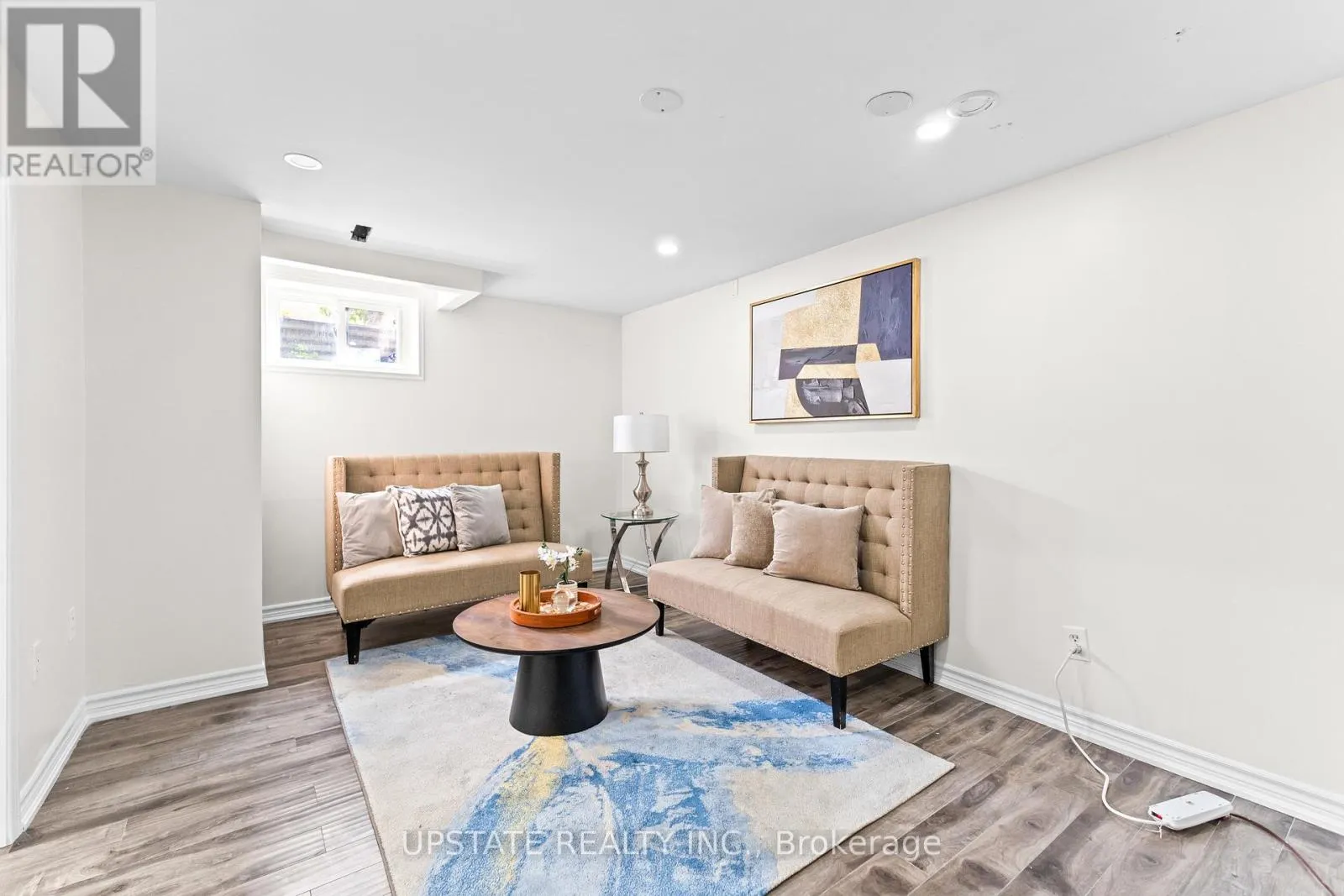 75 WINTERFOLD DRIVE