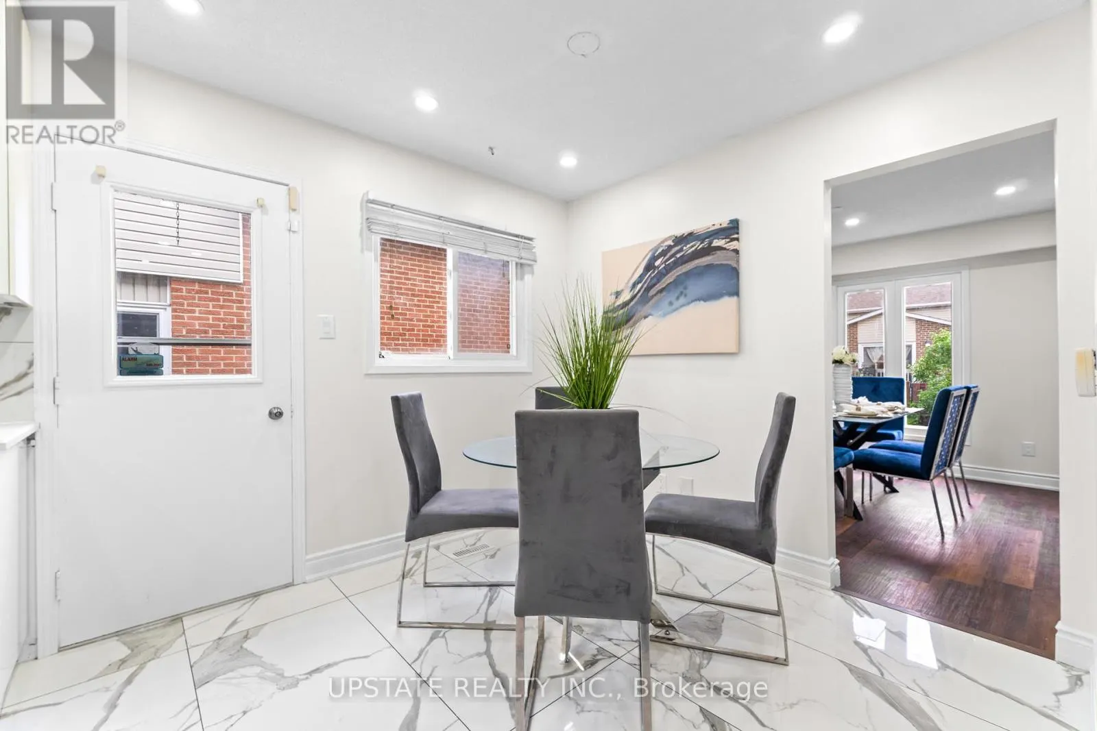 75 WINTERFOLD DRIVE