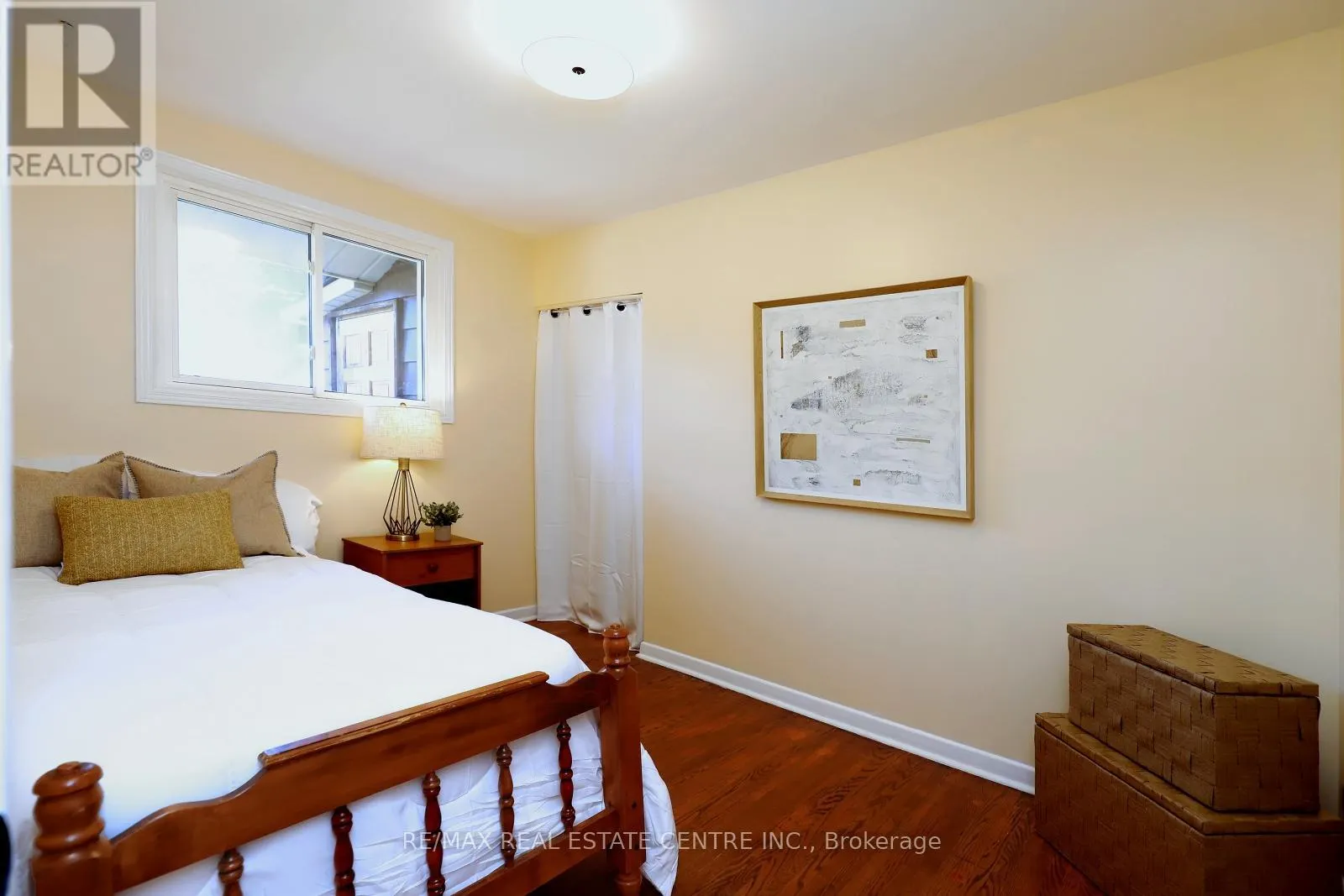 345 MAPLEWOOD CRESCENT