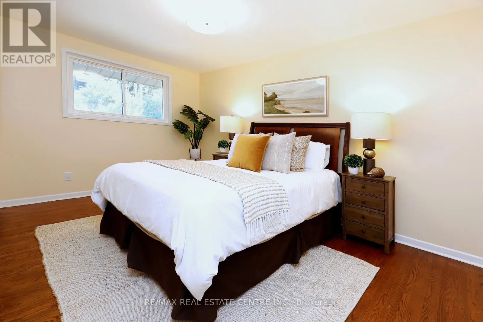 345 MAPLEWOOD CRESCENT