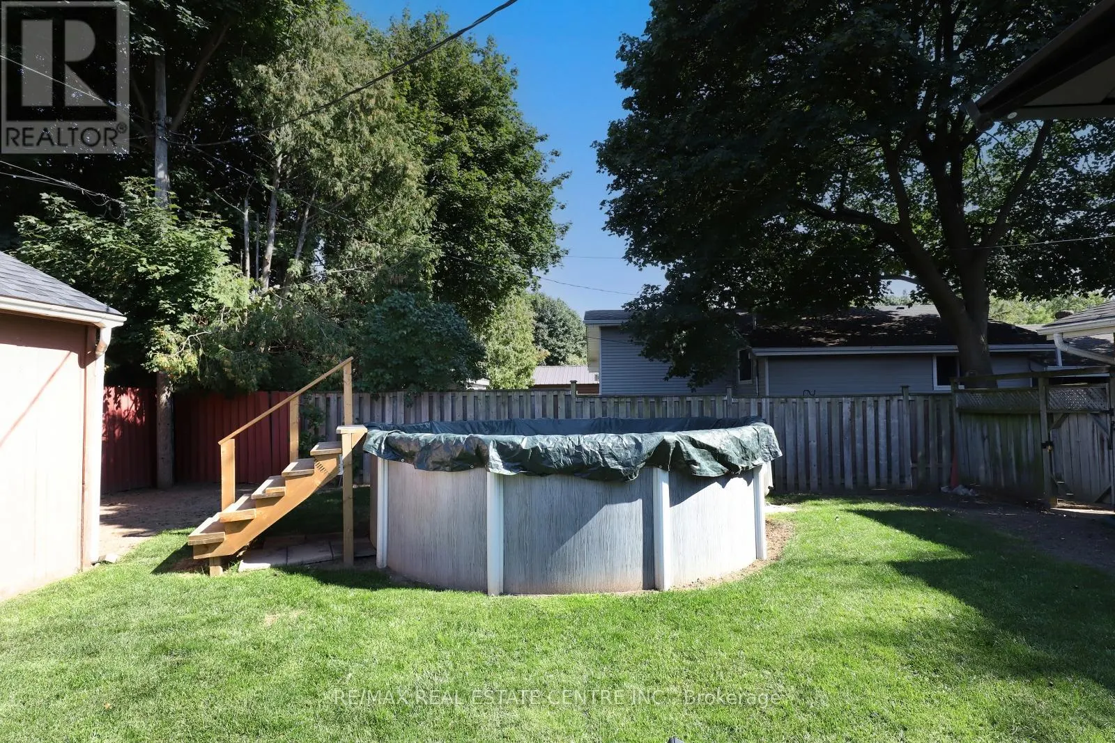 345 MAPLEWOOD CRESCENT