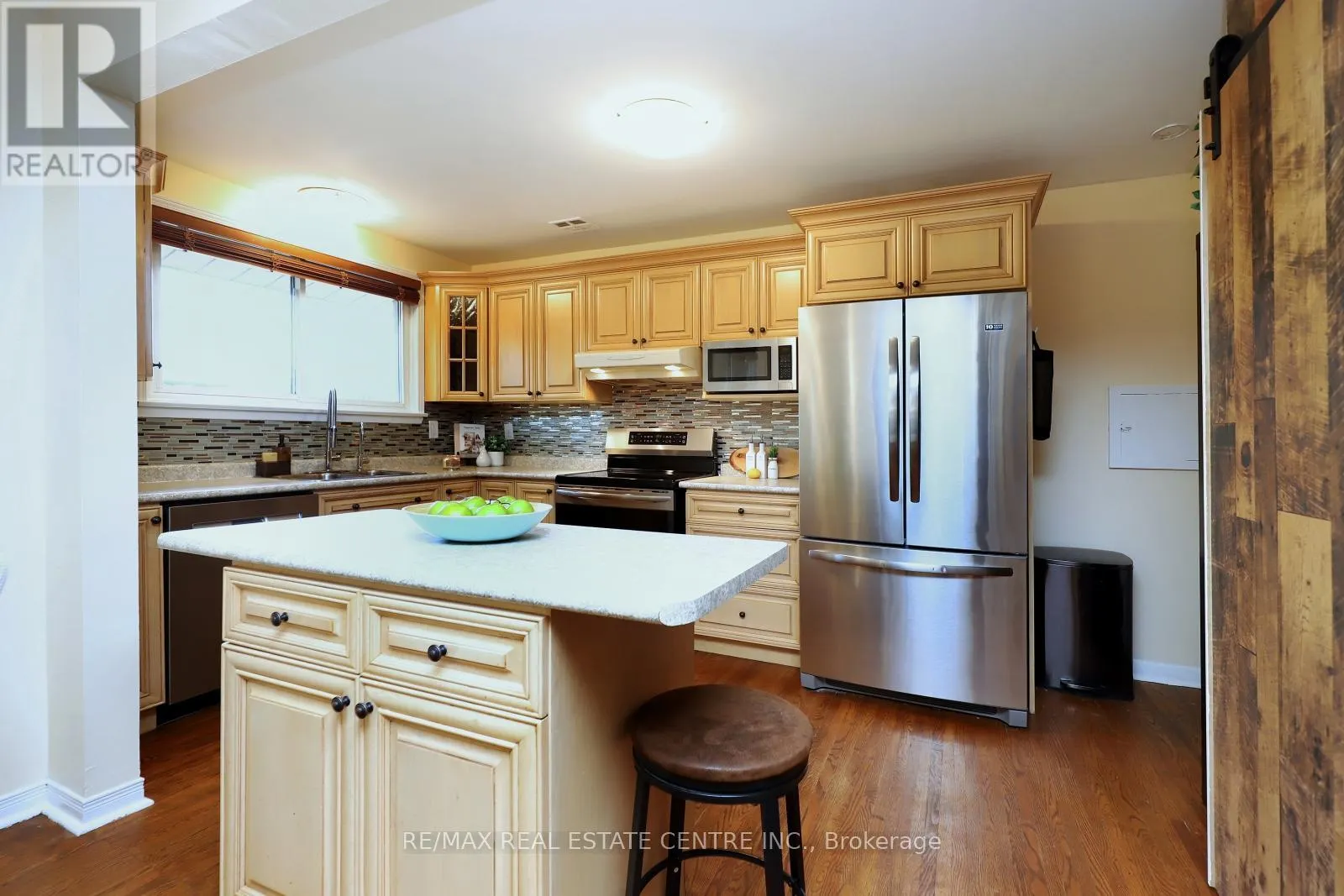 345 MAPLEWOOD CRESCENT