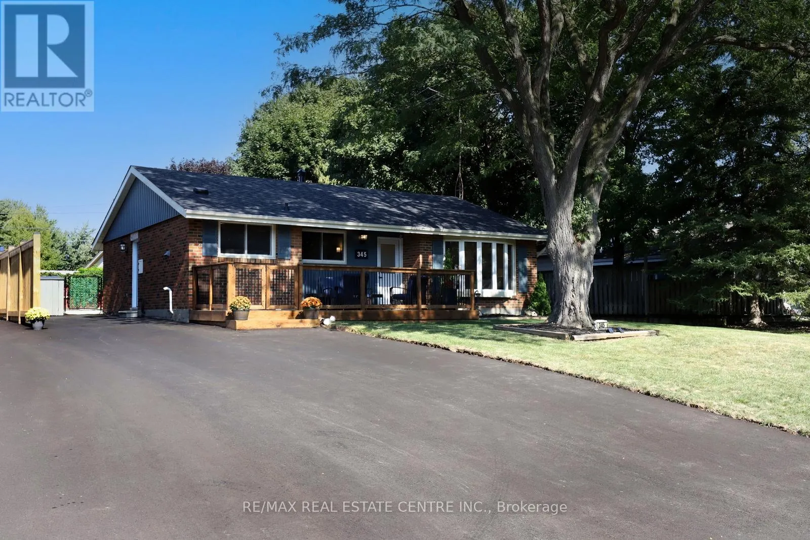 345 MAPLEWOOD CRESCENT