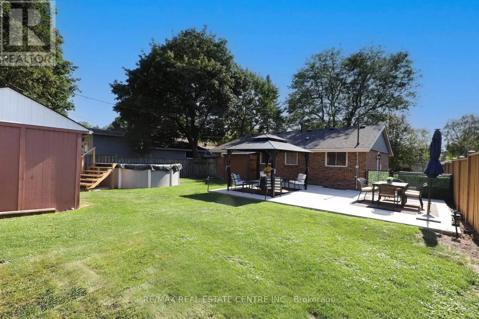 345 MAPLEWOOD CRESCENT