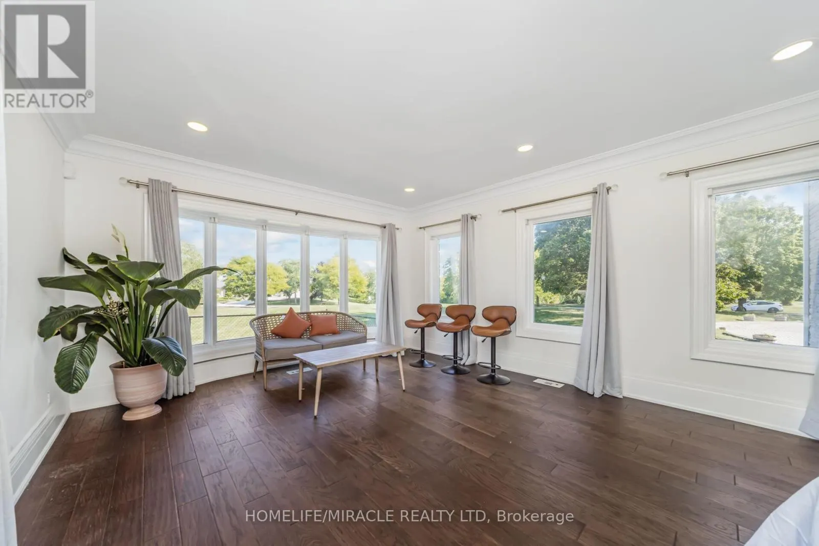 21 BOWMAN AVENUE