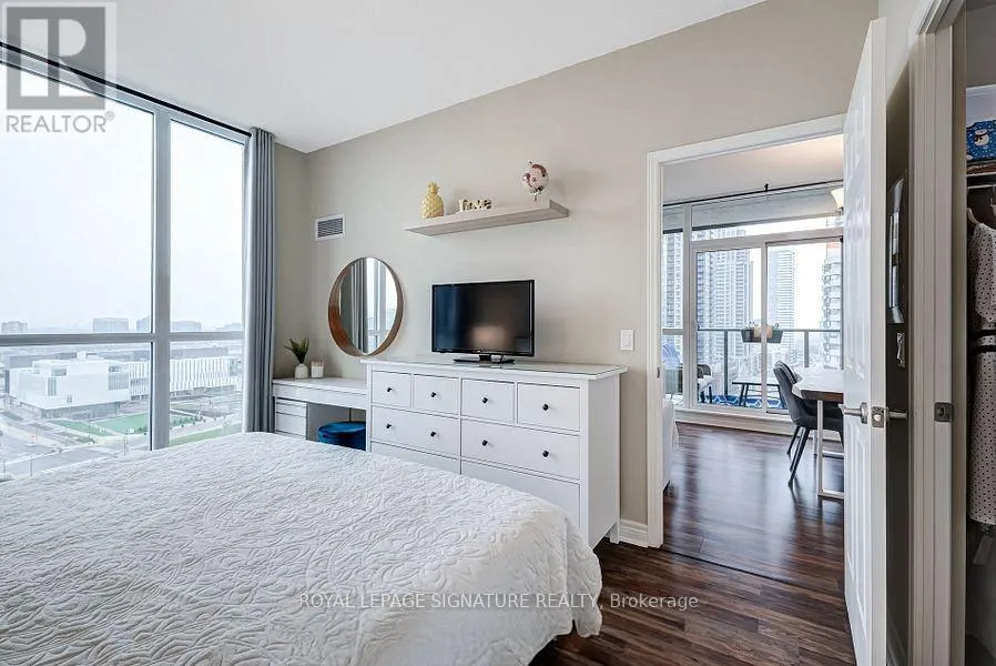 1805 - 339 RATHBURN ROAD W