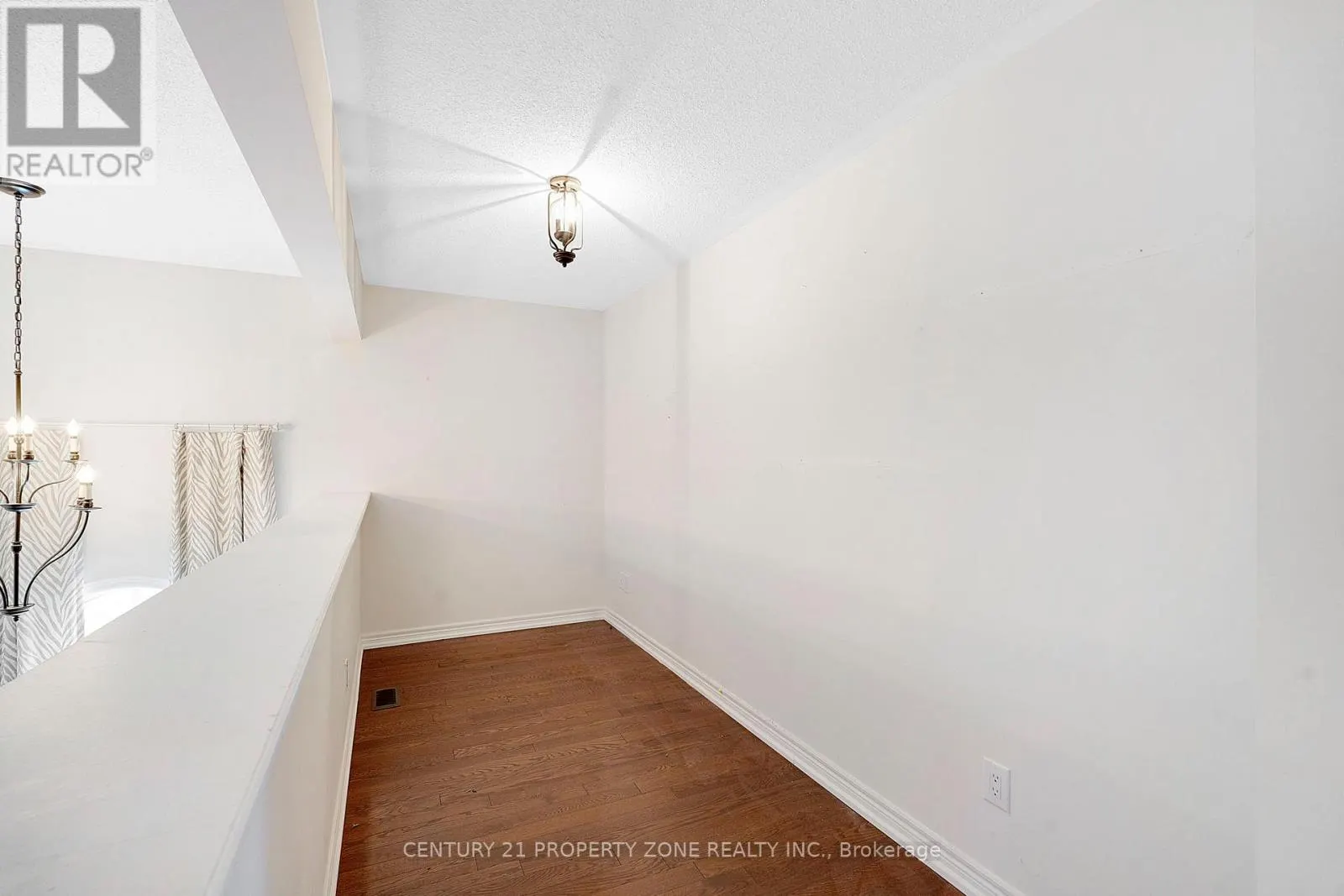 401 BAYLIS COURT