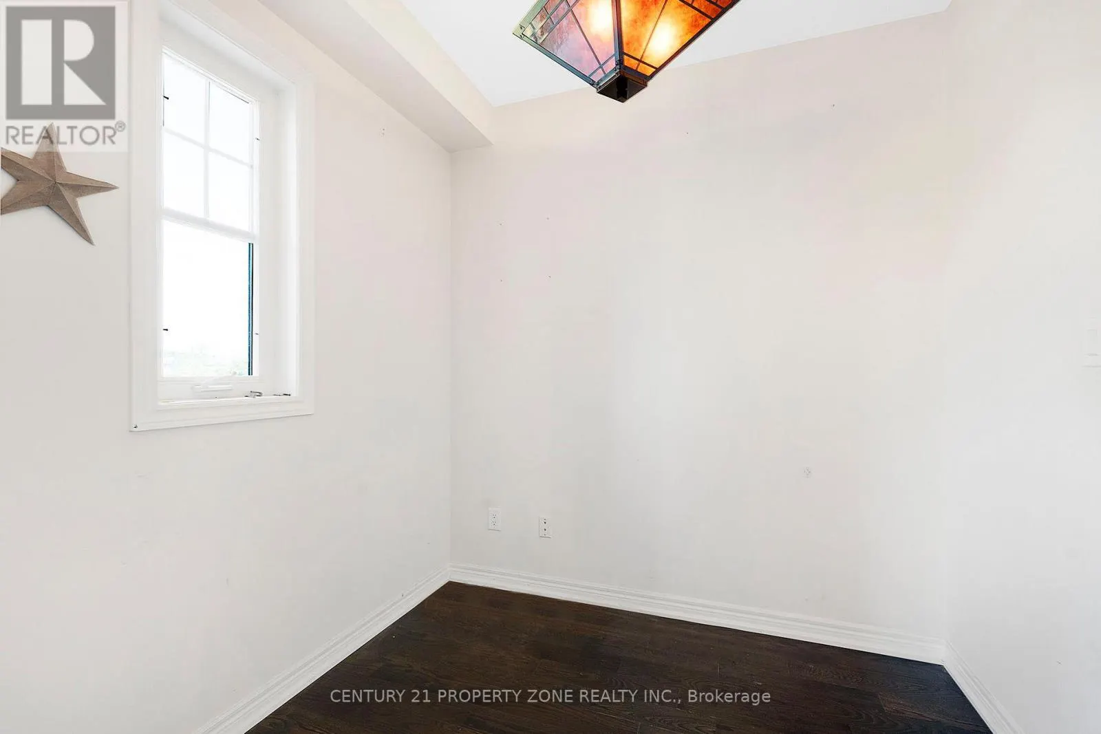 401 BAYLIS COURT