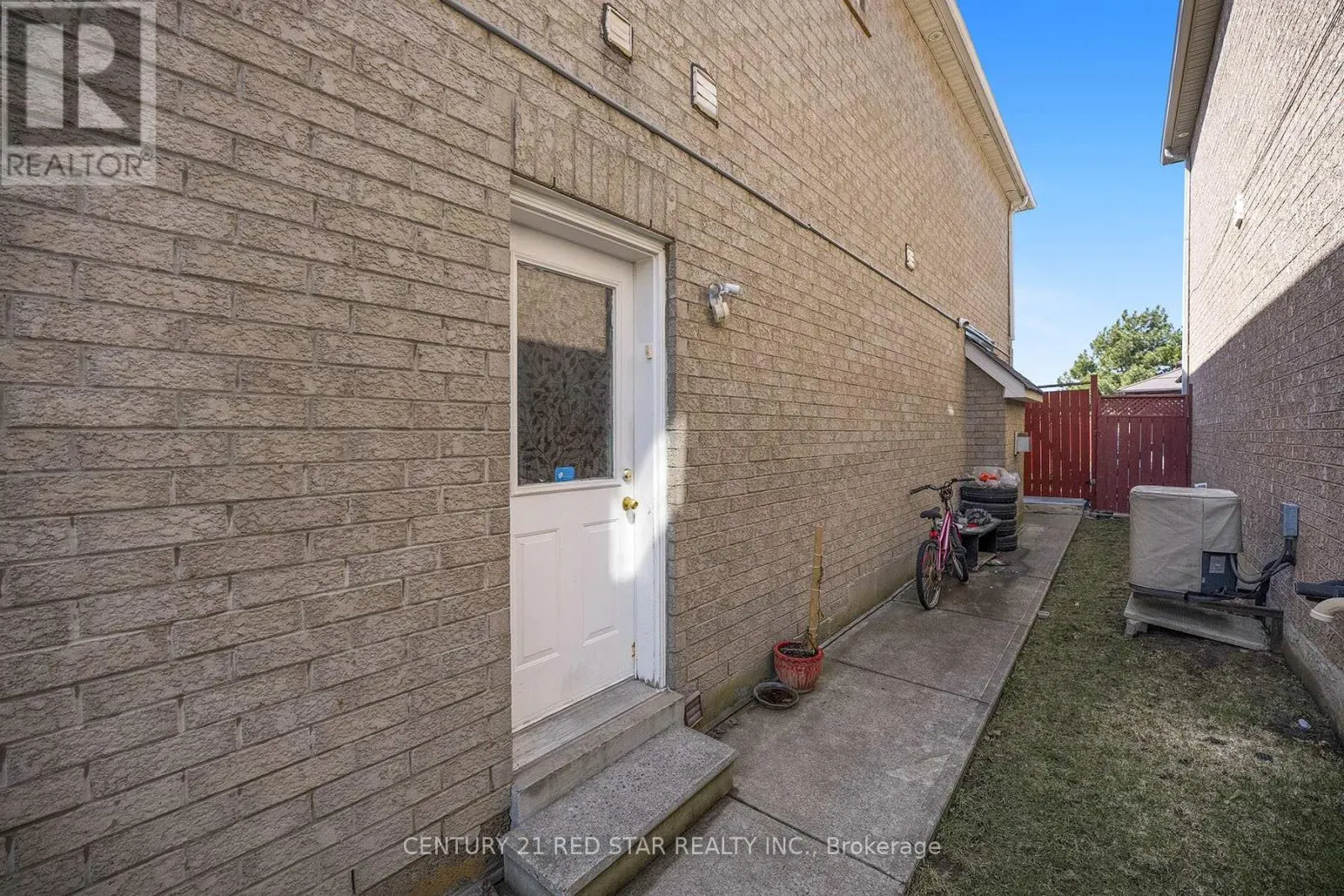 36 FIELD THISTLE DRIVE
