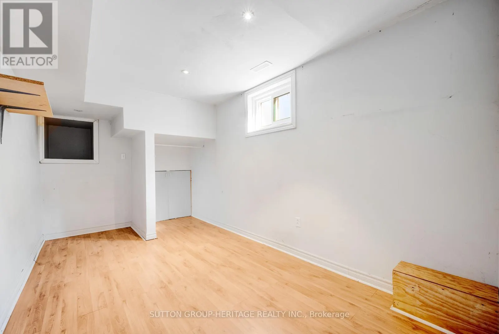 8 POINSETTIA PLACE