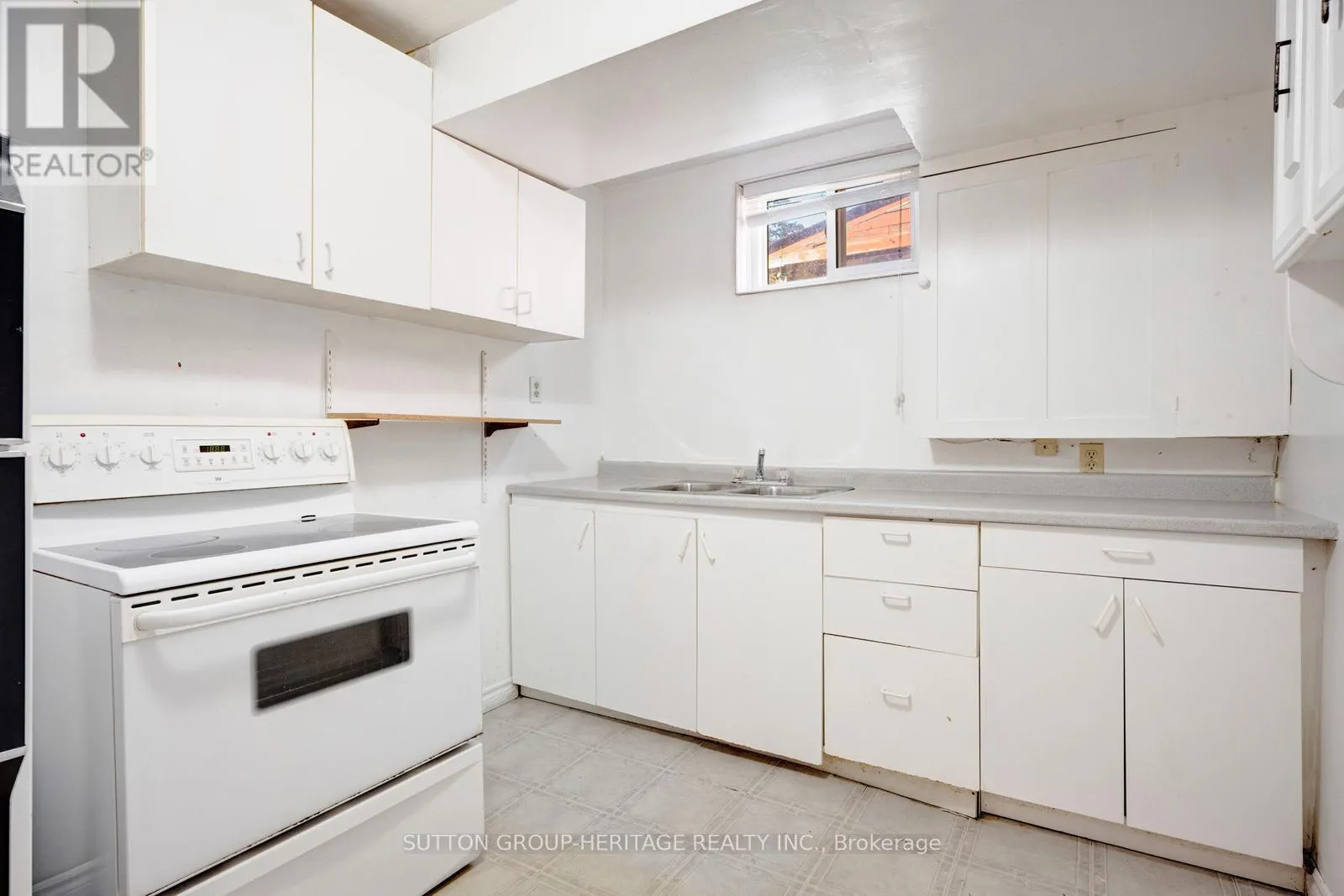 8 POINSETTIA PLACE