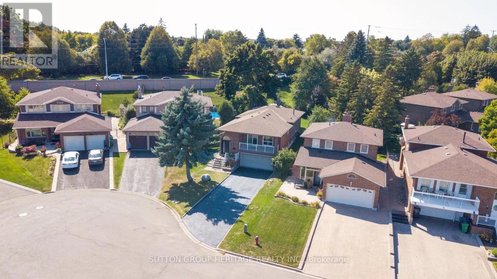8 POINSETTIA PLACE