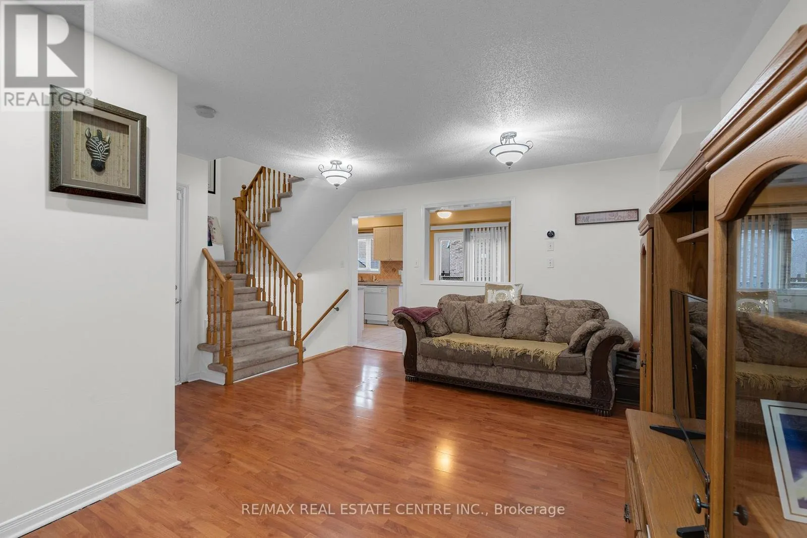140 SAINTSBURY CRESCENT
