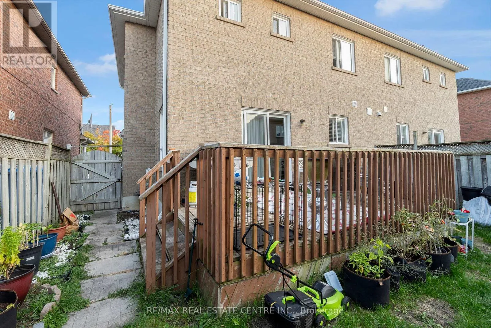 140 SAINTSBURY CRESCENT