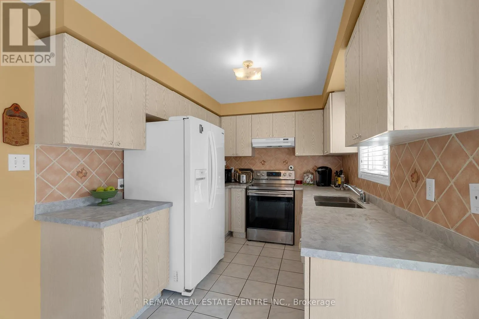 140 SAINTSBURY CRESCENT