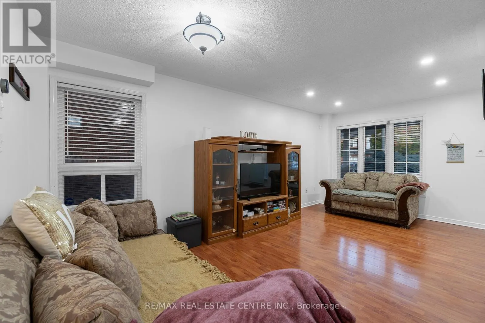 140 SAINTSBURY CRESCENT