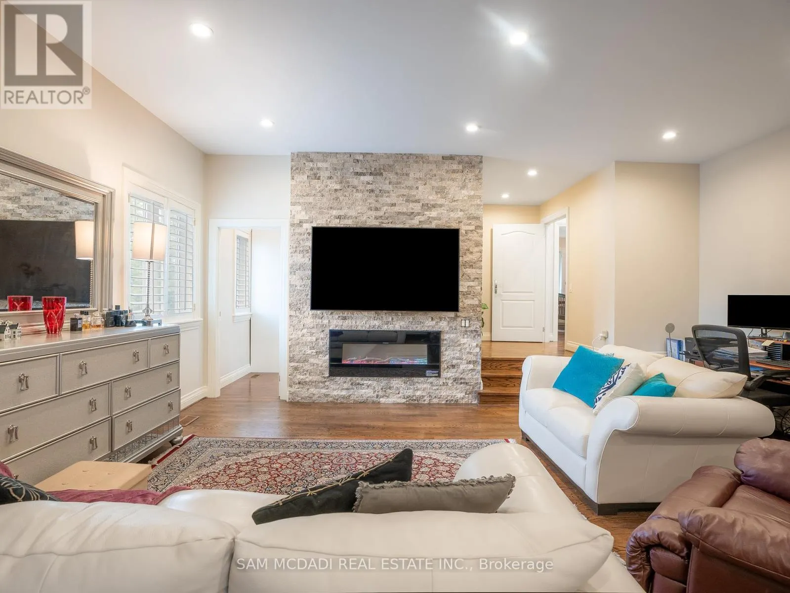 1497 INDIAN GROVE