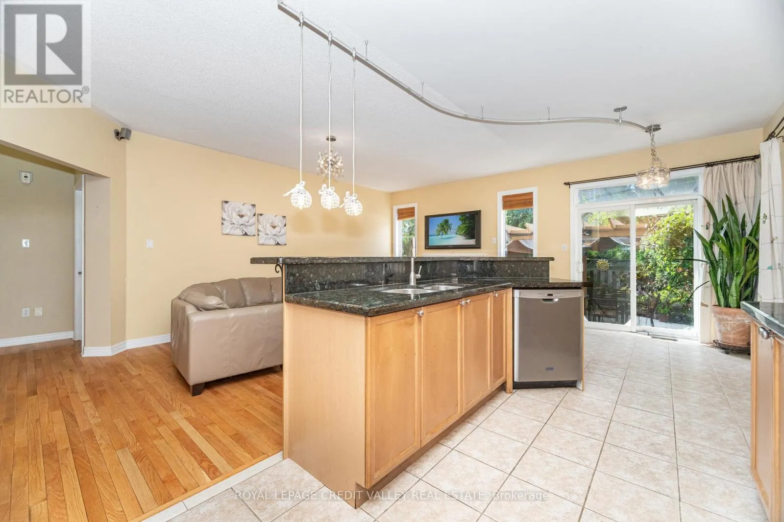 91 TRAILSIDE WALK