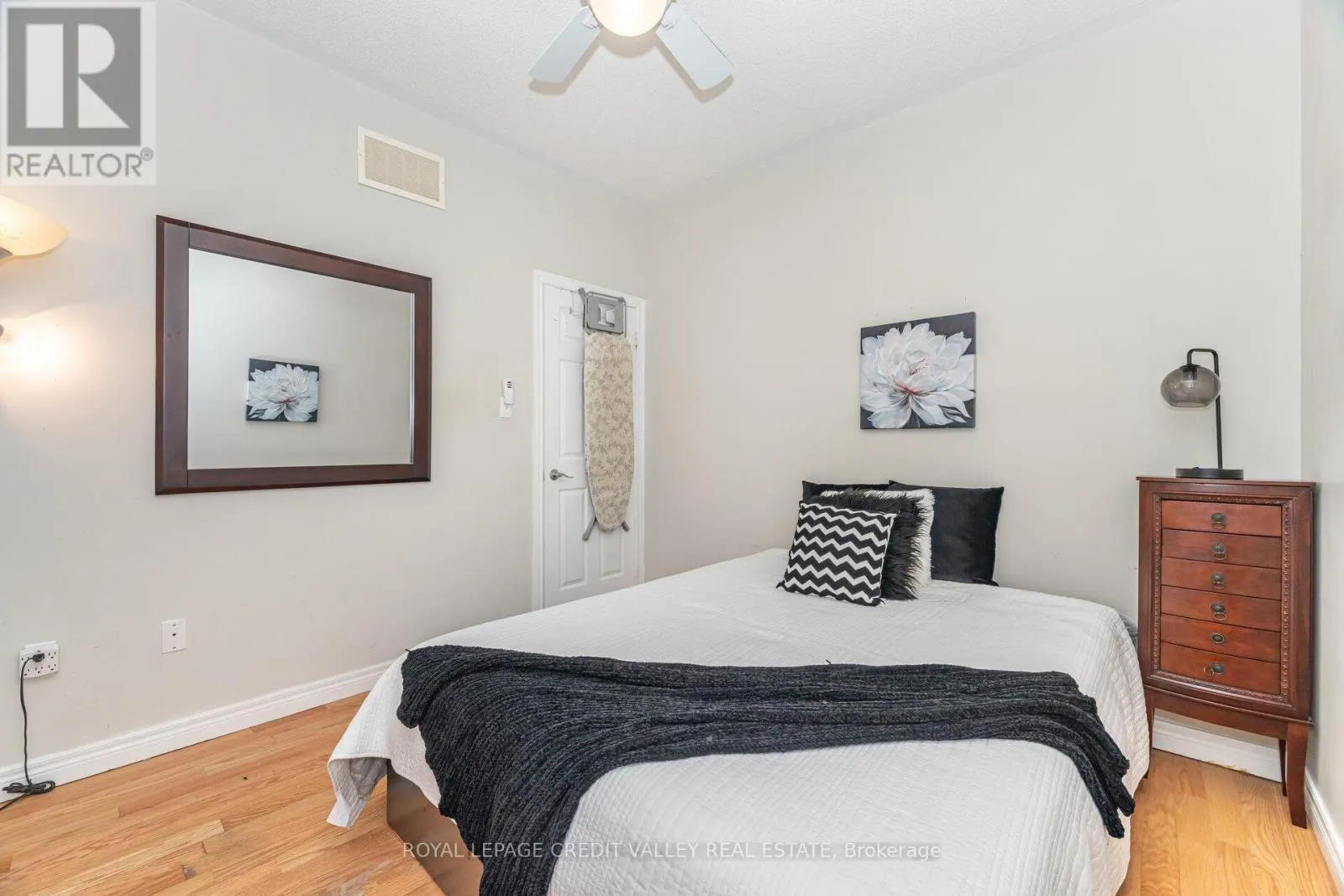 91 TRAILSIDE WALK