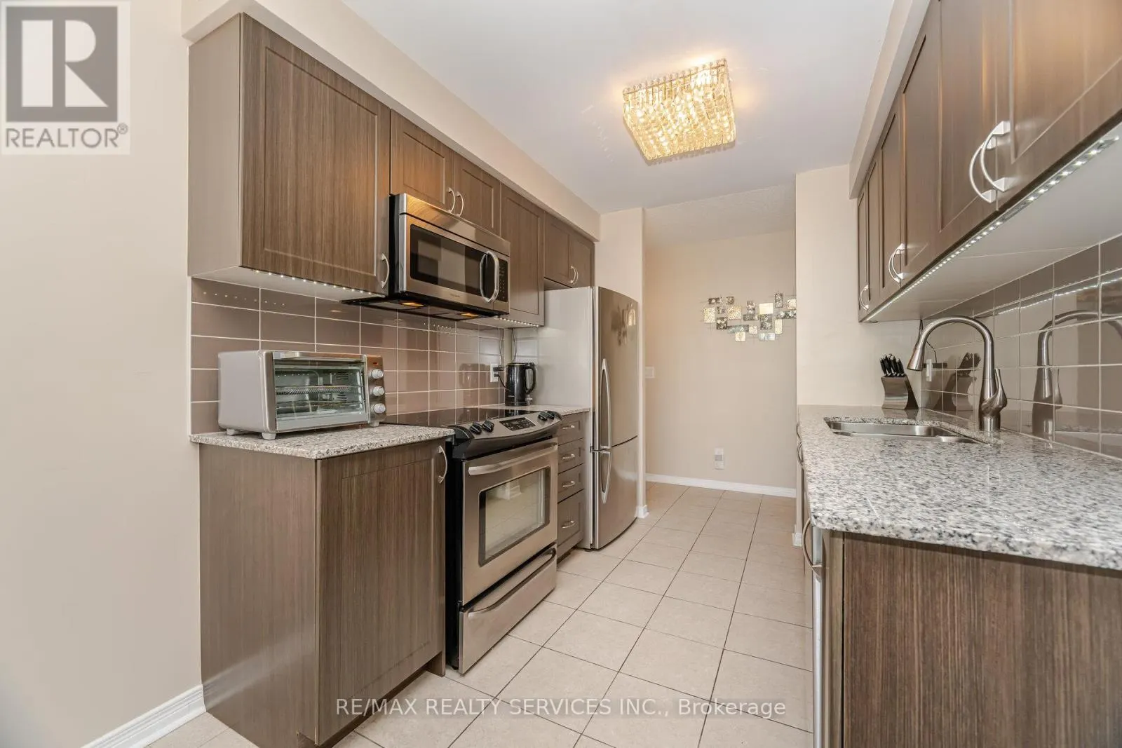 105 - 60 VIA ROSEDALE WAY