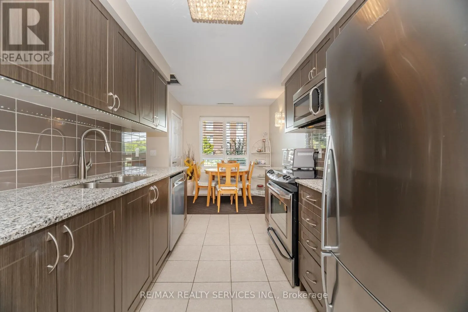 105 - 60 VIA ROSEDALE WAY