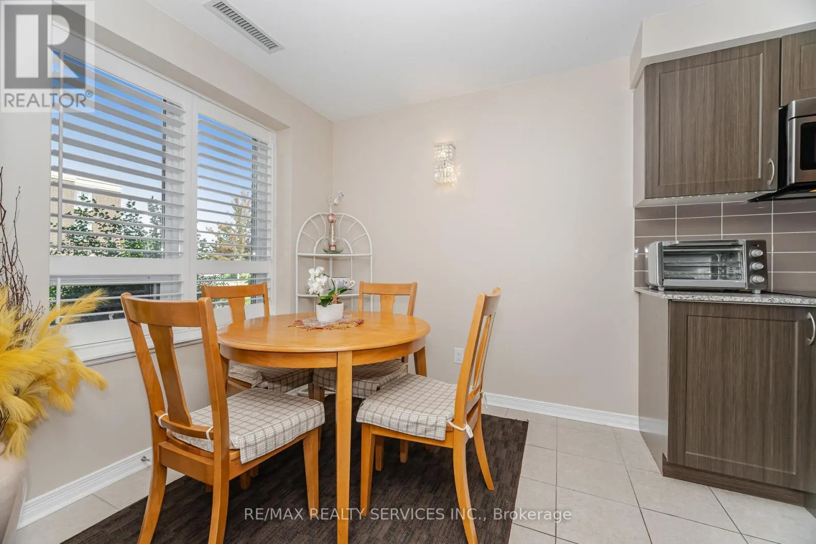 105 - 60 VIA ROSEDALE WAY