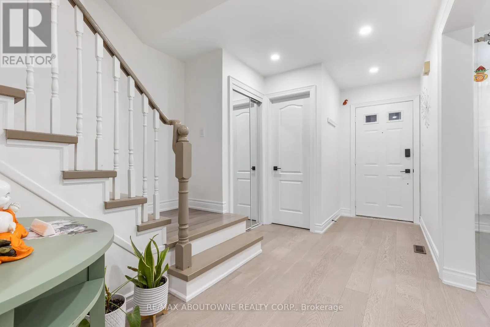 1118 AVONDALE DRIVE