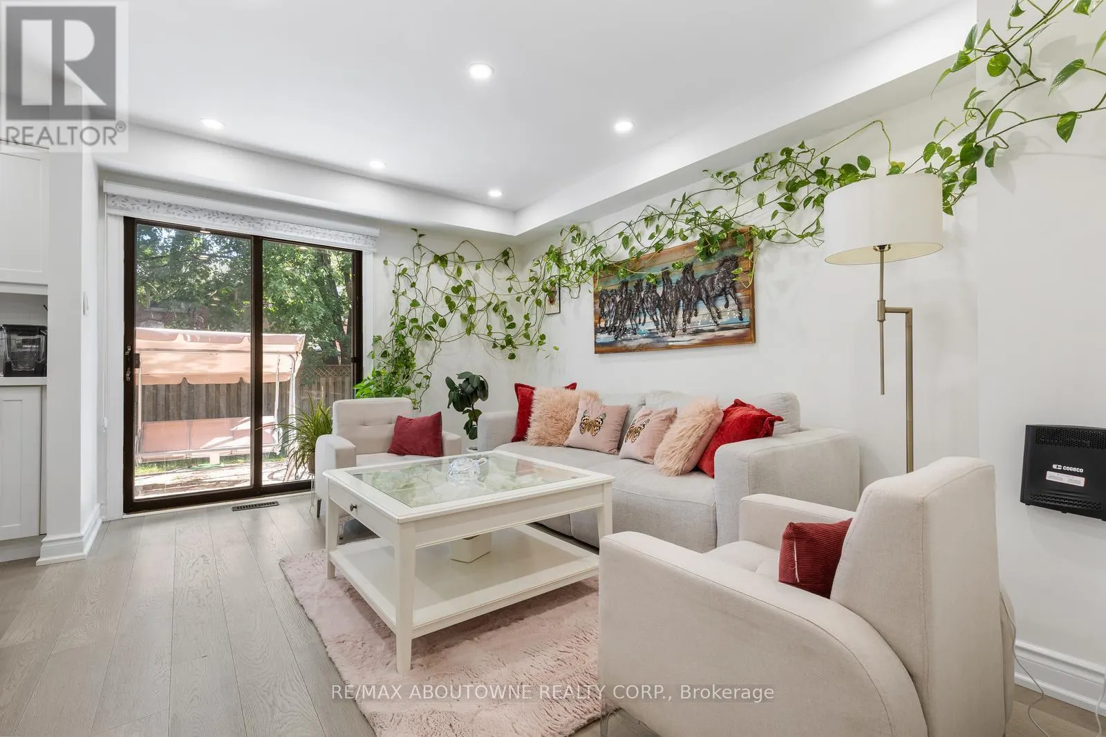 1118 AVONDALE DRIVE