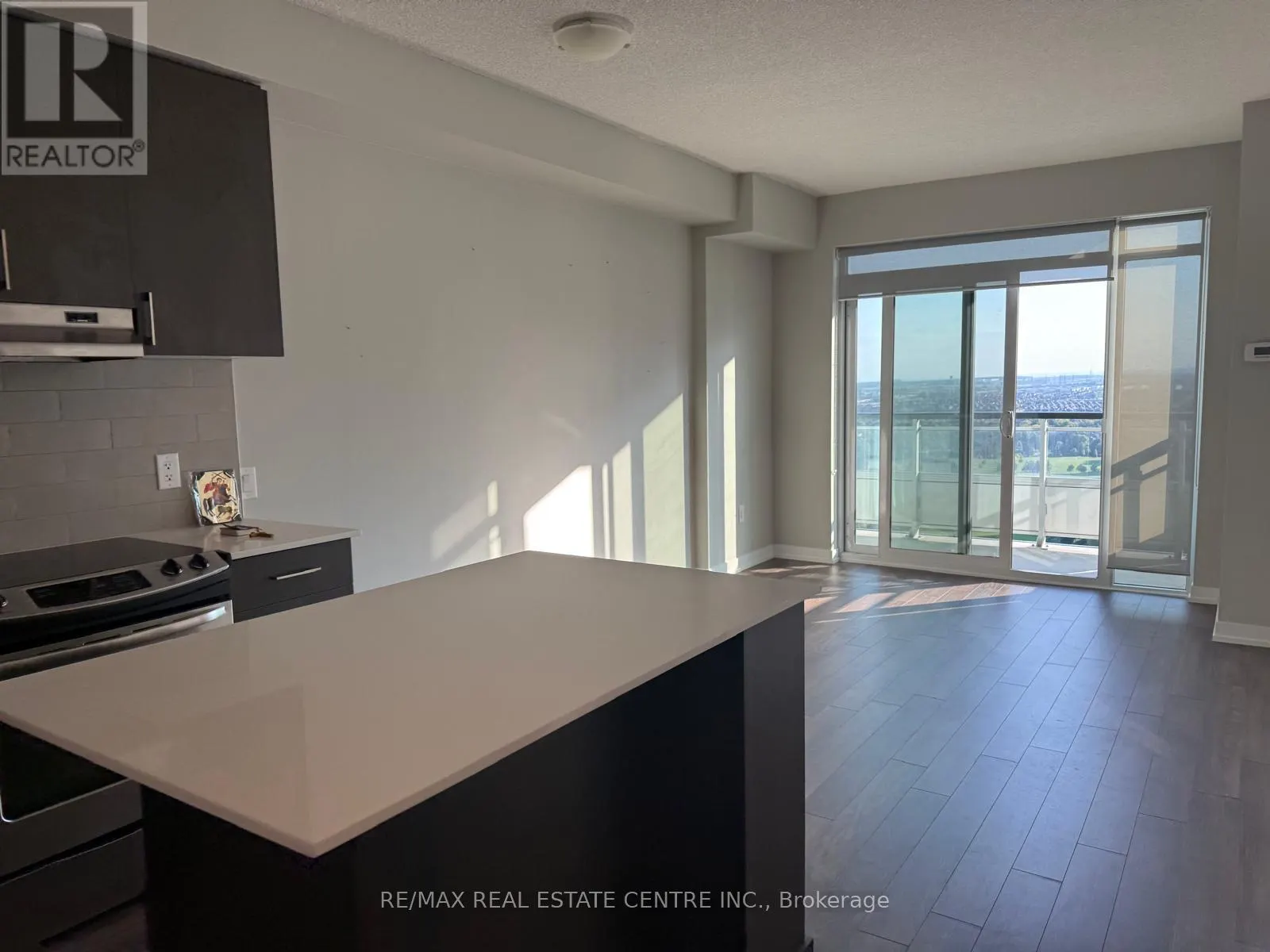 2108 - 2560 EGLINTON AVENUE W